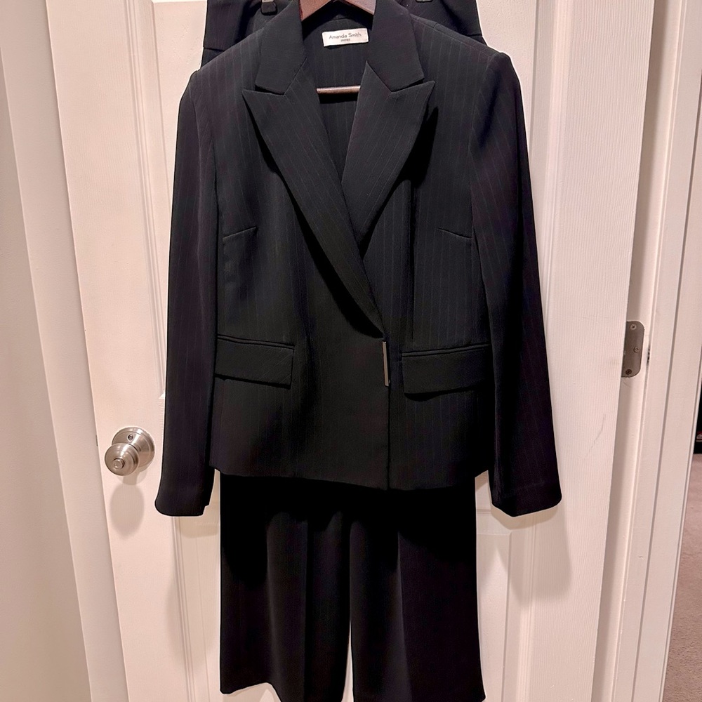 Amanda Smith Black Pantsuit Elegant Professional Design